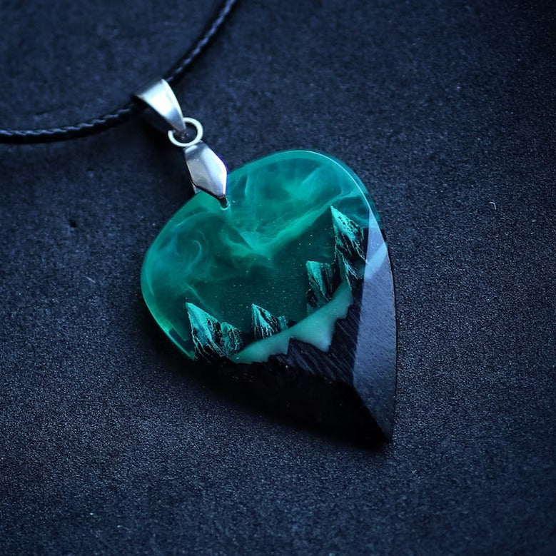 The Spectral Mountain Necklace (Guitar Pick 2 In 1)